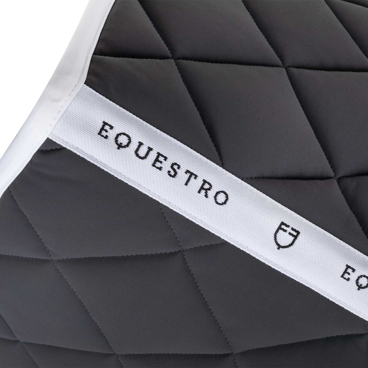 Dressage saddle pad with diamond quilting