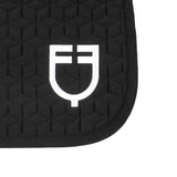 Dressage saddle pad with cube quilting